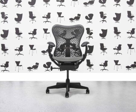 Gerenoveerde Herman Miller Classic Mirra stoel - Grijze Mesh zitting Zwarte rug - 4D - Corporate SPec