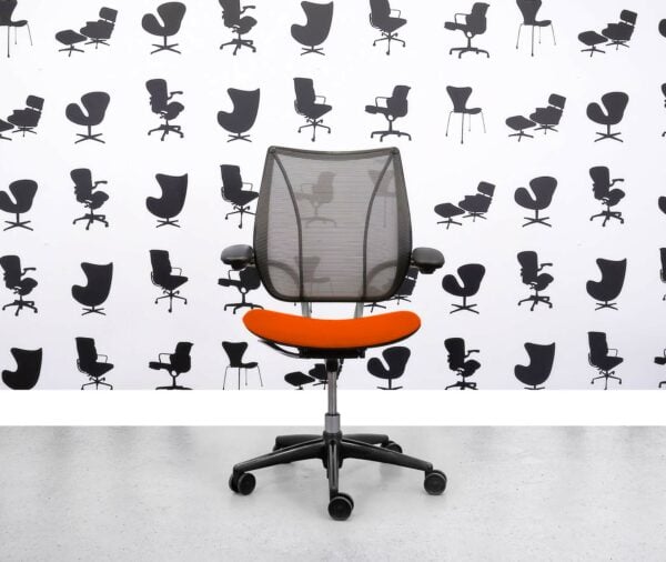 Gereviseerde Humanscale Liberty Task Chair - Chrome Grey Mesh - Lobster Red Seat - Corporate Spec