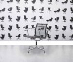 Gereviseerde Vitra Charles Eames EA108 bureaustoel - grijs mesh en verchroomd frame - Corporate Spec 1