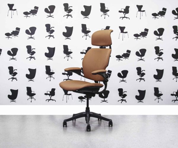 Gereviseerde Humanscale Freedom Chair Hoge Rug met Hoofdsteun - Autumn Tan Leather - Corporate Spec 1