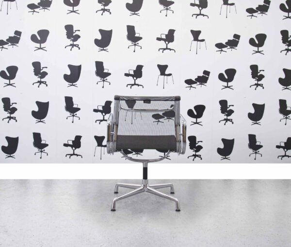 Gereviseerde Vitra Charles Eames EA108 bureaustoel - grijs mesh en verchroomd frame - Corporate Spec 2