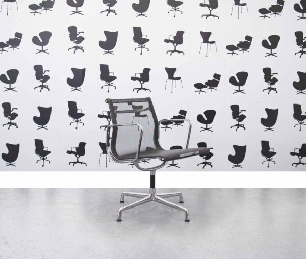 Gereviseerde Vitra Charles Eames EA108 bureaustoel - grijs mesh en verchroomd frame - Corporate Spec 3