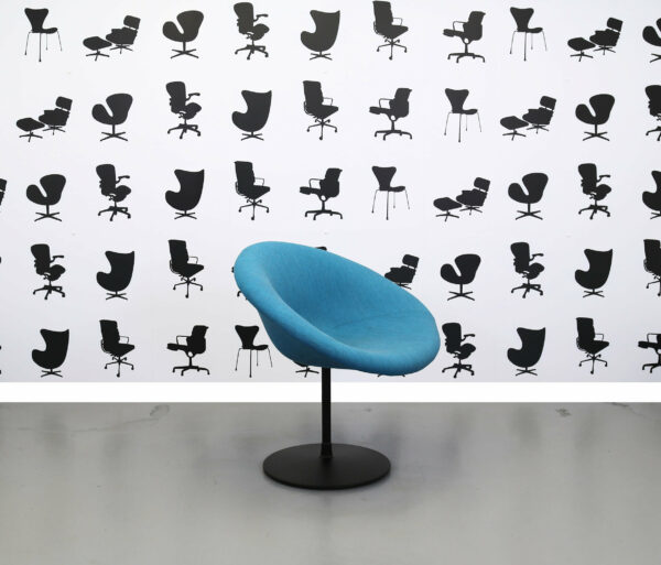 Refurbished Artifort - Globe Lounge Chair - Blue