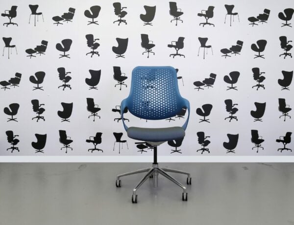 Refurbished Boss Design COZA- Blue fabric seat - Blue Plastic Back
