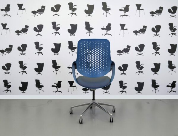 Refurbished Boss Design COZA- Blue fabric seat - Blue Plastic Back