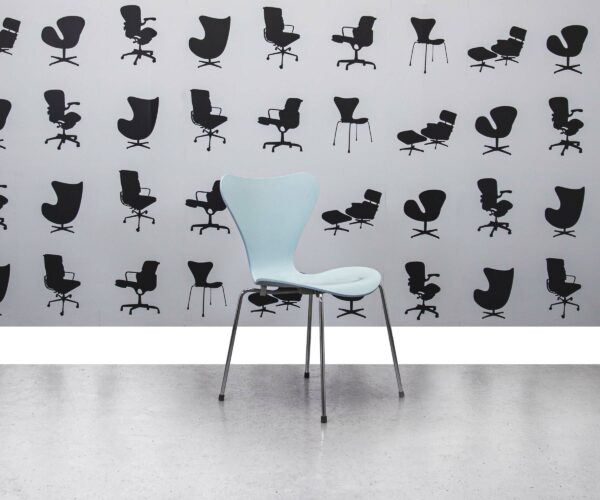 Refurbished Fritz Hansen Series 7™ Chair - Blue - Corporate Spec 1