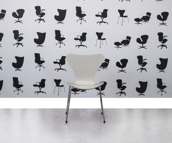 Refurbished Fritz Hansen Series 7™ Chair - White - Corporate Spec