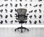Gereviseerde Herman Miller Aeron maat C bureaustoel - grafiet frame - zwart gaas - bedrijfsspecificatie