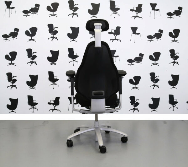 Refurbished RH Logic Mereo 220 Black Chair with Headrest