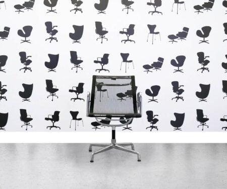Gereviseerde Vitra Charles Eames EA108 bureaustoel - zwart mesh en verchroomd frame - Corporate Spec
