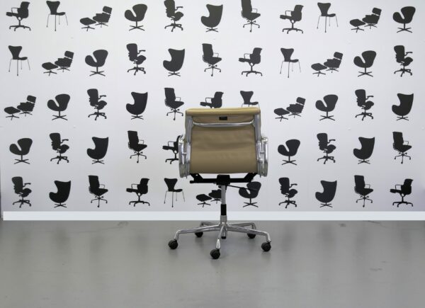 VITRA CHARLES EAMES EA217 CONFRENCE CHAIR BEIGE LEATHER ALUMINIUM FRAME 16 1094.99 3 scaled 1