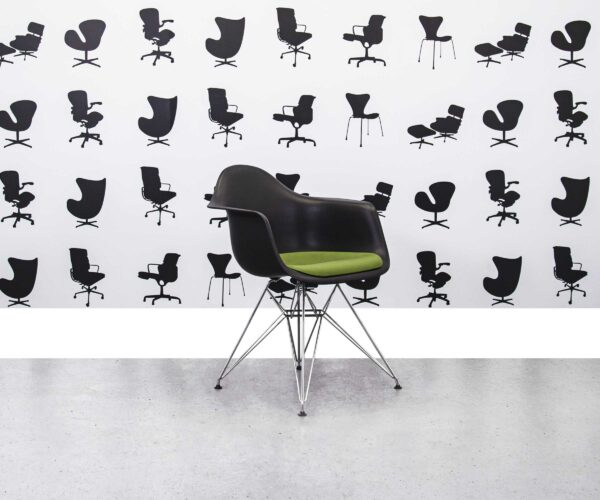 Gereviseerde Vitra Charles Eames DAR Stoel - Diep Zwart Frame met Groen Leren Zitting - Corporate Spec 1