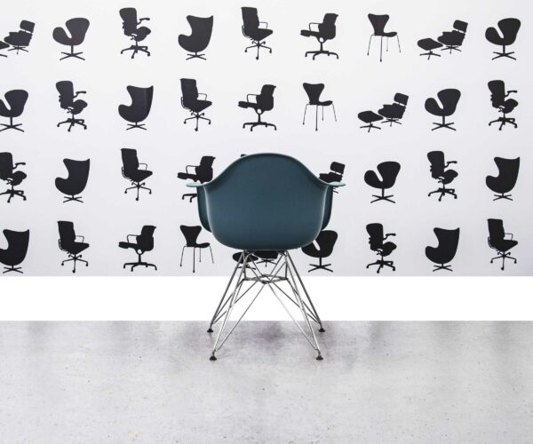Gerenoveerde Vitra Charles Eames DAR stoel - Turquoise frame met crème lederen zitting - Corporate Spec 2