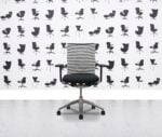 Gereviseerde Vitra T-Chair - gepolijst aluminium onderstel - zwart-witte strepen - bedrijfsspecificatie