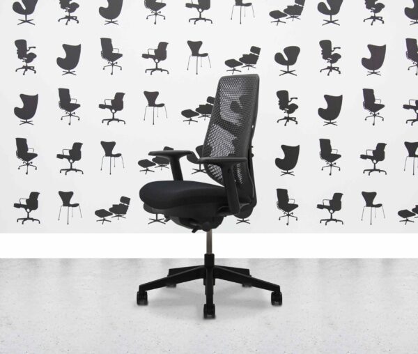Gerenoveerde Herman Miller Verus stoel - Triflex rugleuning - Zwart - Corporate Spec 1