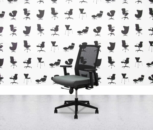 refurbished mobili nero task chair grey seat black mesh back