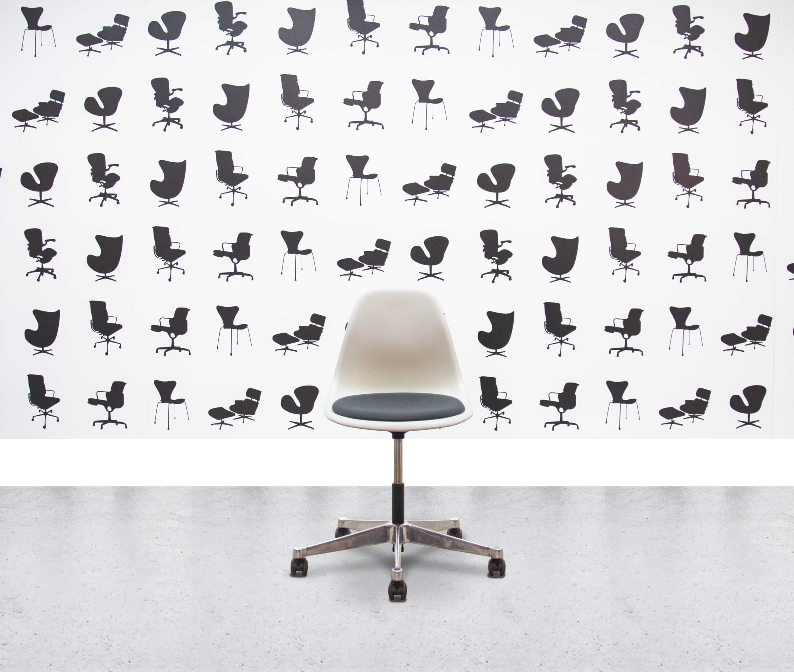 Refurbished Vitra Eames Plastic Side Chair PSCC - White Shell - Polished Aluminium - PaseoRefurbished Vitra Eames Plastic Side Chair PSCC - White Shell - Polished Aluminium - Paseo1 Refurbished Vitra Eames Plastic Side Chair PSCC - White Shell - Polished Aluminium - Paseo