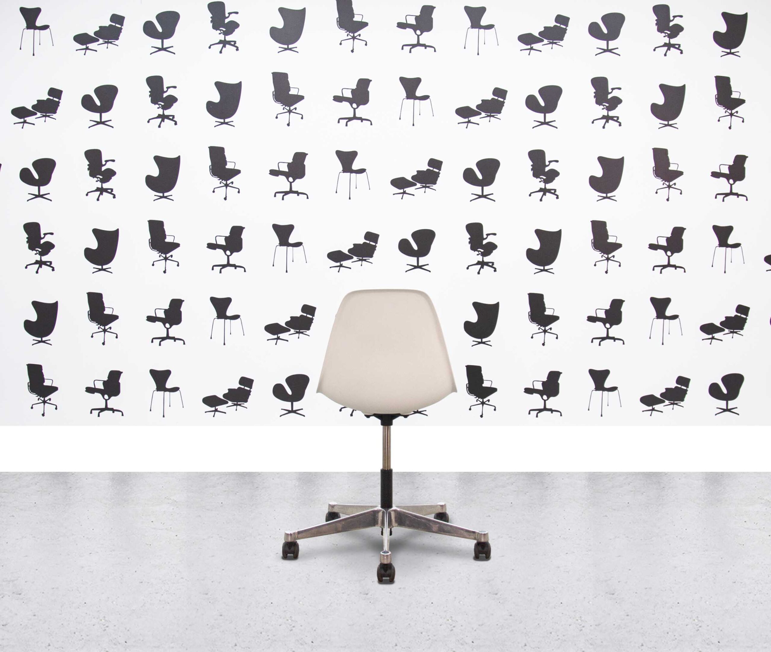 Refurbished Vitra Eames Plastic Side Chair PSCC - White Shell - Polished Aluminium - Paseo3 Refurbished Vitra Eames Plastic Side Chair PSCC - White Shell - Polished Aluminium - Paseo