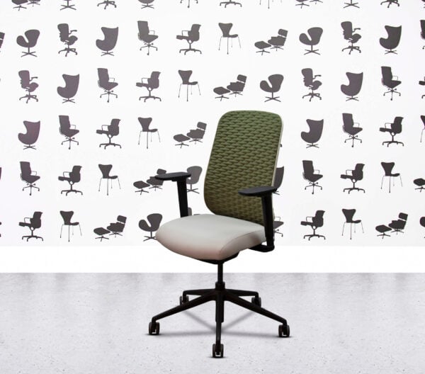 Refurbished Boss Design - Sia Task Chair - Green Cloud Mesh - Beige Seat