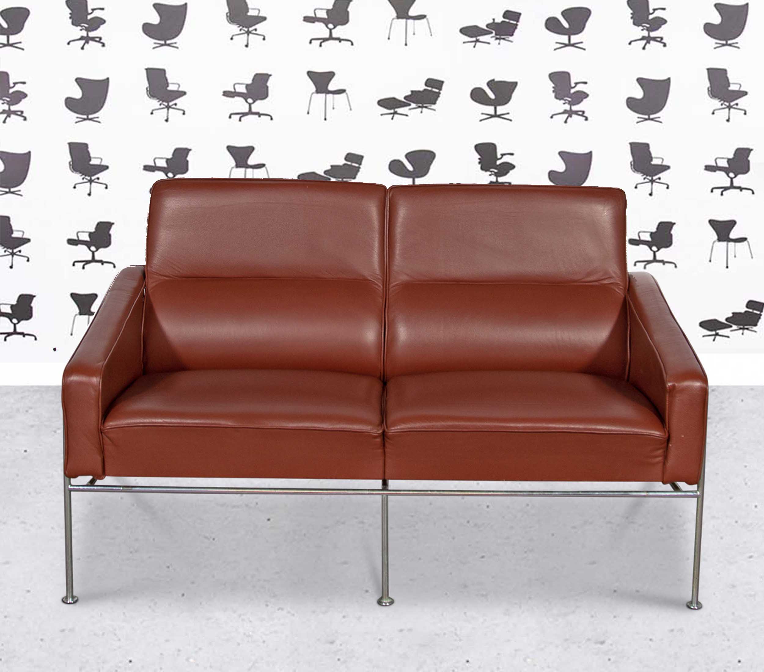 Refurbished Fritz Hansen 3302 - 2 Seater Sofa - Berry Red Leather 1 Refurbished Fritz Hansen 3302 - 2 Seater Sofa - Berry Red Leather