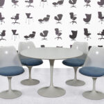 Refurbished Knoll Saarinen Round Dining Set - Baby Blue