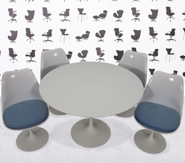 Refurbished Knoll Saarinen Round Dining Set - Baby Blue