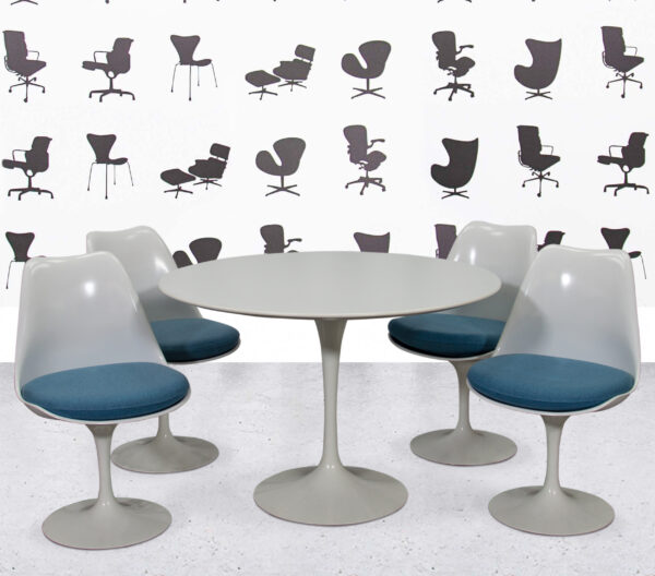 Refurbished Knoll Saarinen Round Dining Set - Aegean Blue