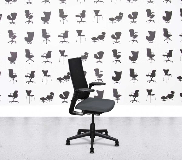 Refurbished Ahrend 2020 Extra Verta - Black Frame - No Tilt Lock - Paseo