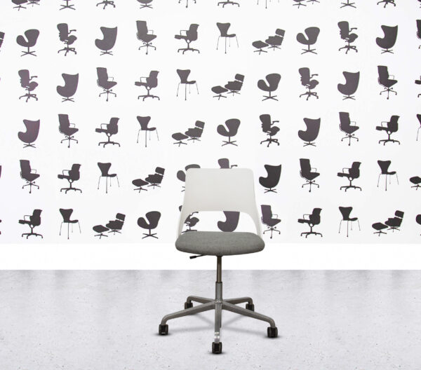 Refurbished Kinnarps Embrace - Chrome Frame - Grey Seat - Image 2