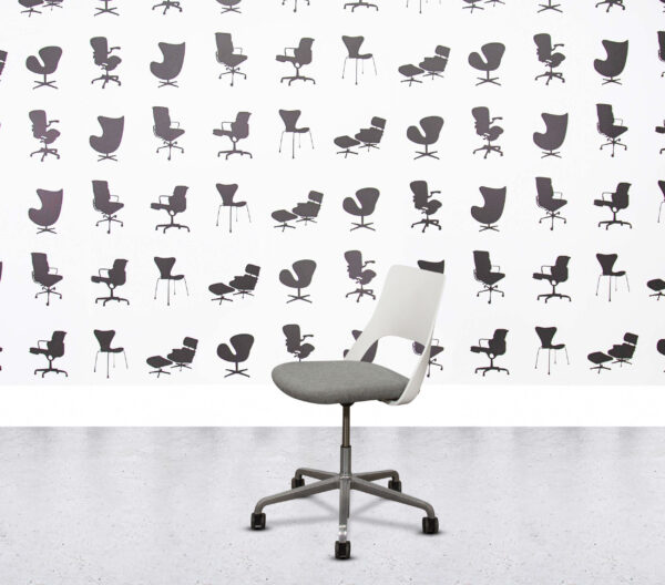 Refurbished Kinnarps Embrace - Chrome Frame - Grey Seat