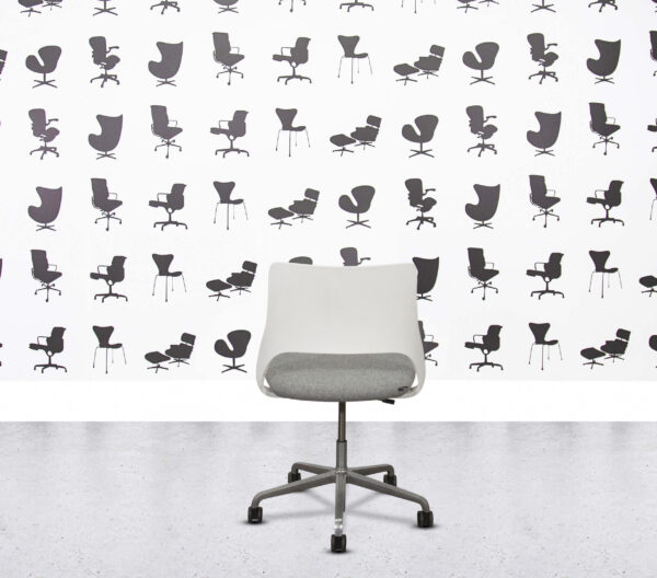 Refurbished Kinnarps Embrace - Chrome Frame - Grey Seat