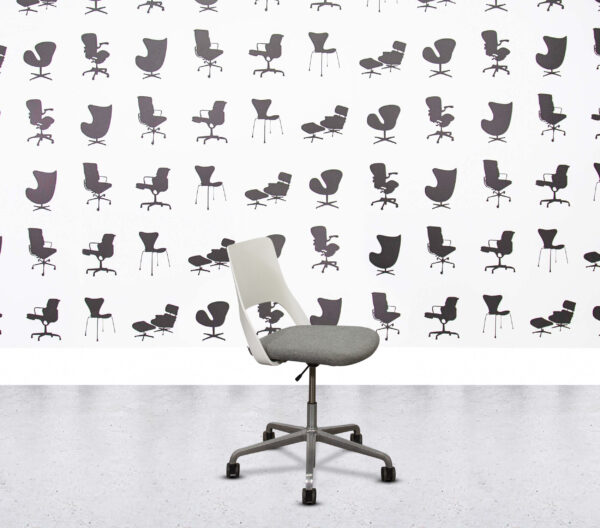 Refurbished Kinnarps Embrace - Chrome Frame - Grey Seat