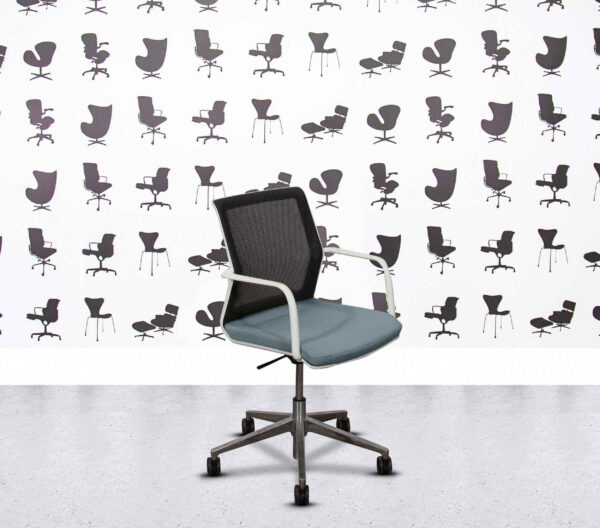 Refurbished Orangebox Workday - Chrome Base - White Frame - Paseo