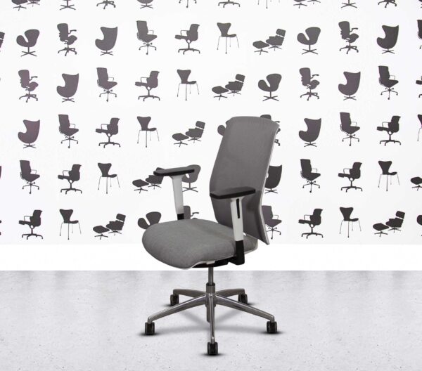 Refurbished Boss Design Tauro - Polished Aluminium - Grey Mesh and Seat
