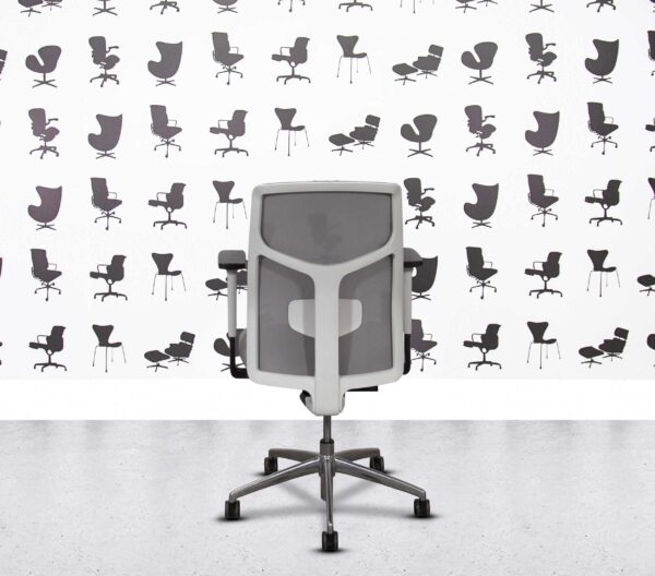 Refurbished Boss Design Tauro - Polished Aluminium - Grey Mesh and Seat