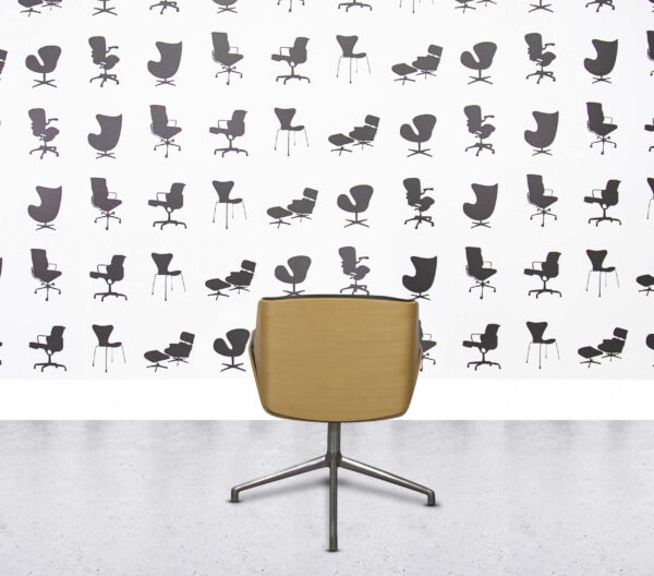 Refurbished Boss Design Kruze Swivel Chair - Black Leather - Walnut Shell