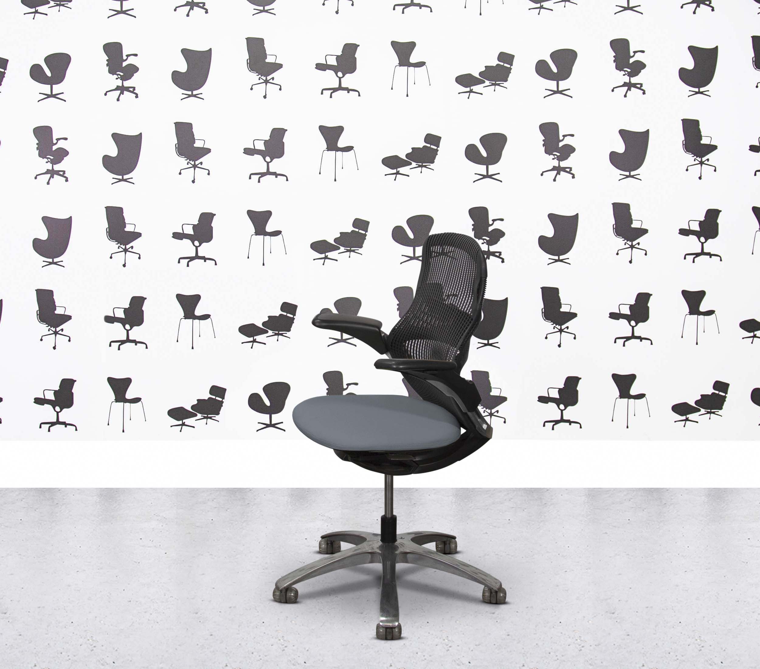 Refurbished Knoll Generation - Polished Aluminium - Paseo2 Refurbished Knoll Generation - Polished Aluminium - Paseo