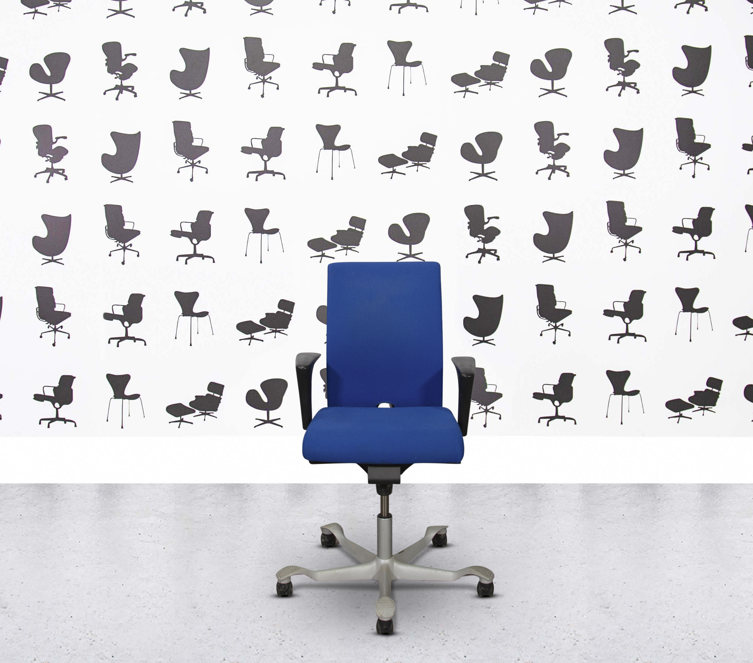 Refurbished HAG H04 Office Chair - White Base - Blue Fabric1 Refurbished HAG H04 Office Chair - White Base - Blue Fabric