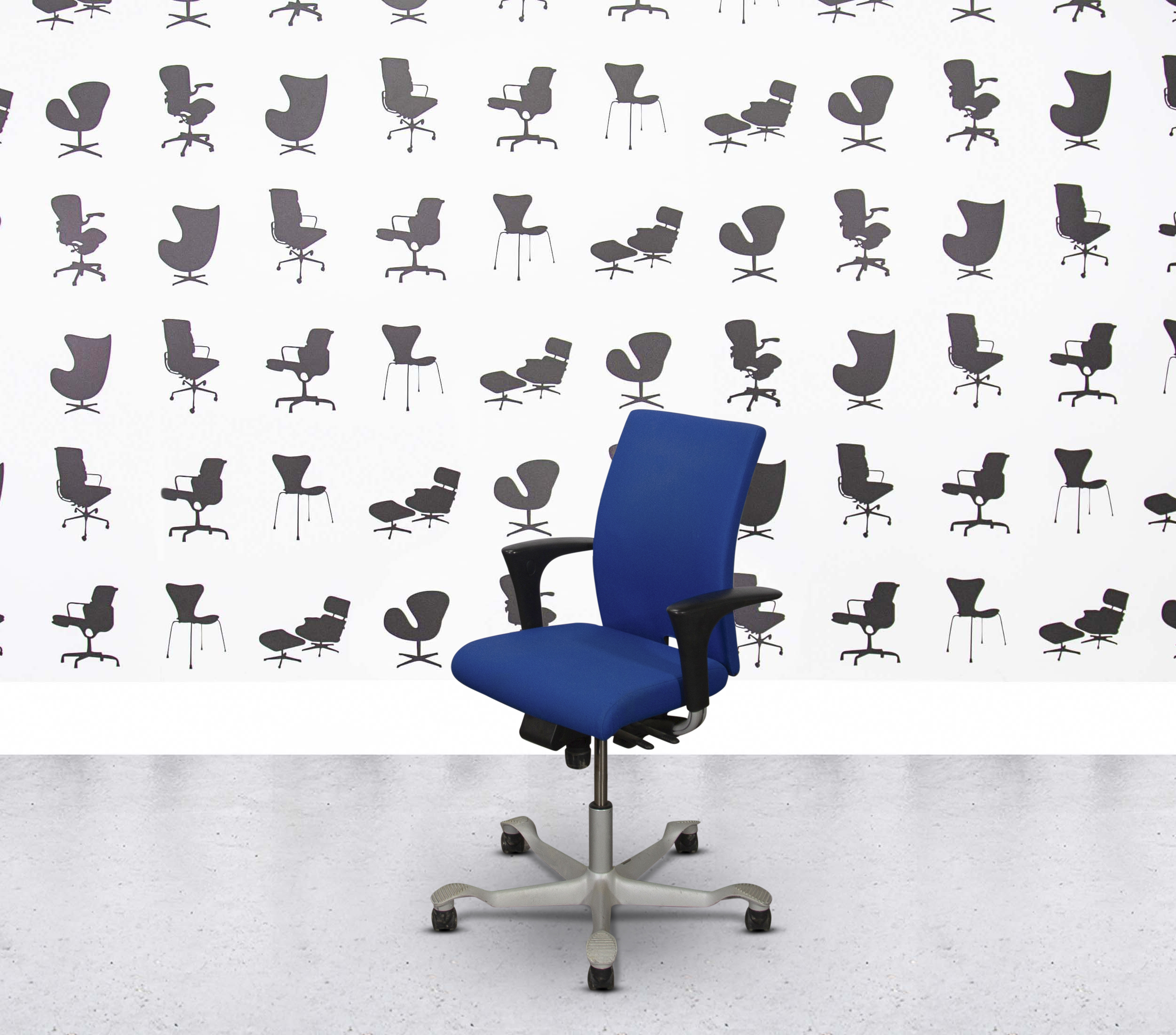 Refurbished HAG H04 Office Chair - White Base - Blue Fabric2 Refurbished HAG H04 Office Chair - White Base - Blue Fabric