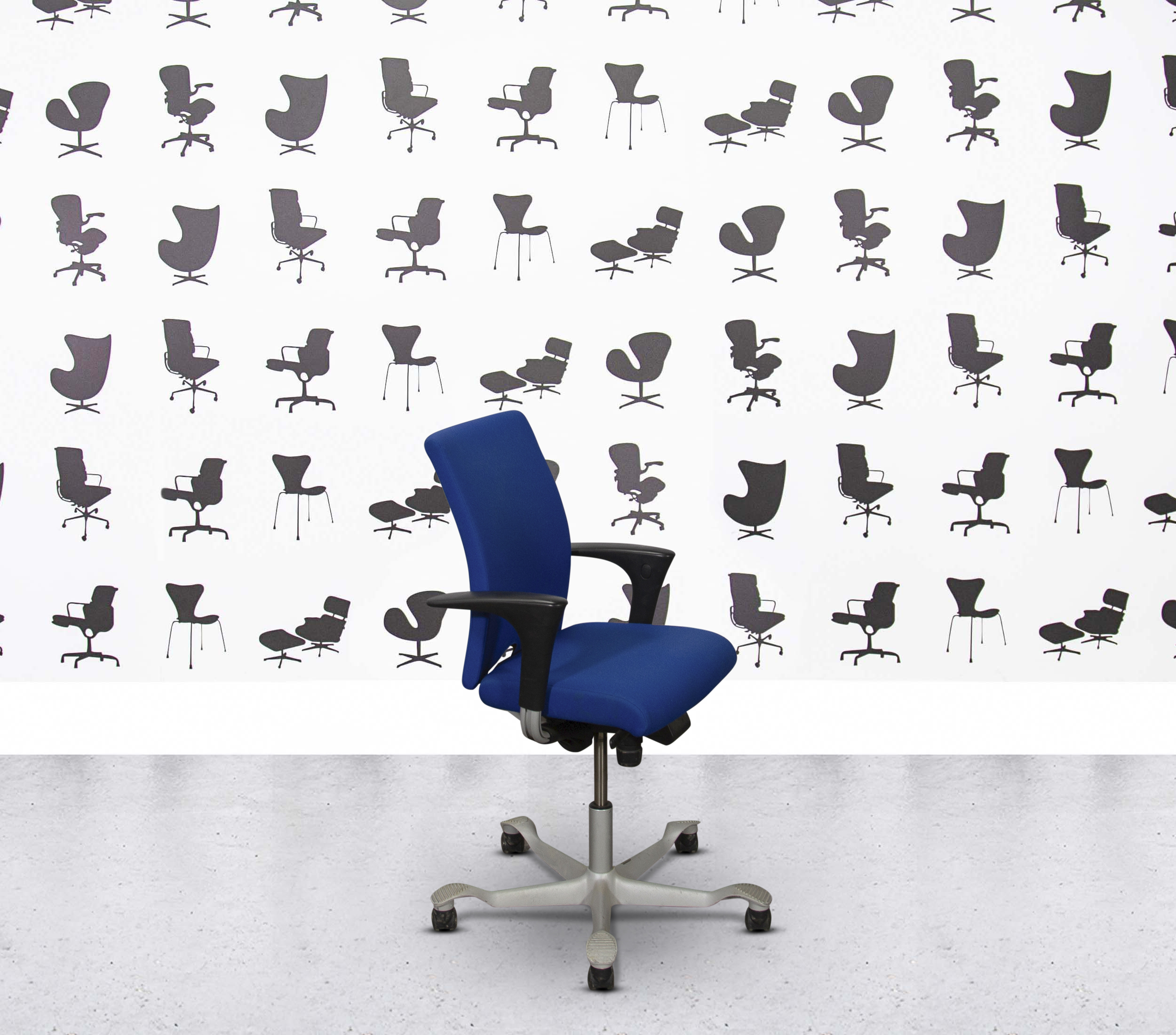 Refurbished HAG H04 Office Chair - White Base - Blue Fabric4 Refurbished HAG H04 Office Chair - White Base - Blue Fabric